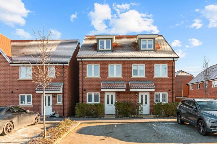 3 Bedroom Semi Detached House For Sale In Spruce Hill Brook, Faygate, RH12