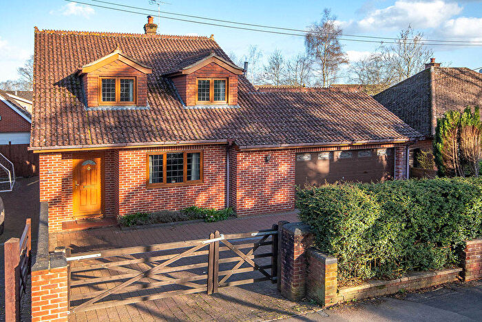 3 Bedroom Detached House For Sale In Calmore Road, Old Calmore, SO40