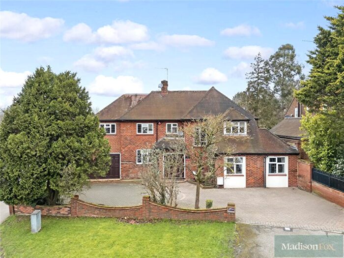4 Bedroom Detached House For Sale In High Road, Chigwell, Essex, IG7