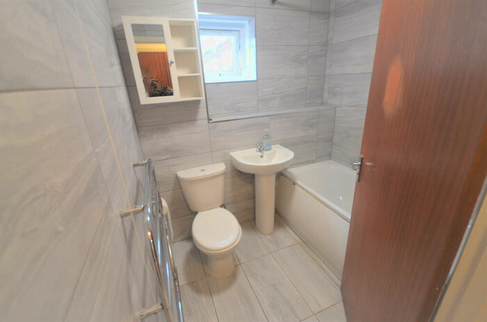 1 Bedroom Flat To Rent In Buntingbridge Road, IG2
