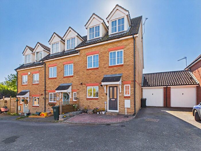 3 Bedroom End Terrace House For Sale In Guernsey Way, Kennington, Ashford, TN24