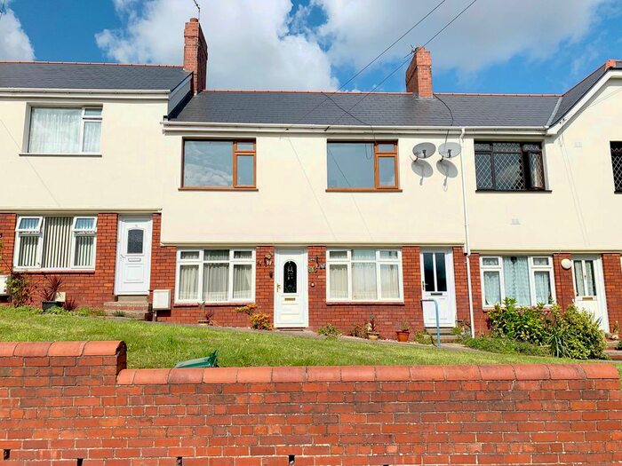 2 Bedroom Flat To Rent In Clive Place, Penarth, Vale Of Glamorgan, CF64