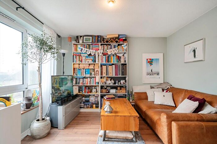 1 Bedroom Flat To Rent In Rainhill Way, Bow, E3