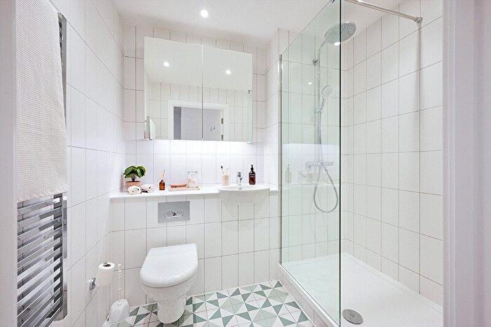 2 Bedroom Apartment To Rent In Uncle Leeds, Whitehall, LS12