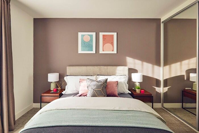 2 Bedroom Apartment To Rent In Park Square, Avebury Boulevard, Milton Keynes, Buckinghamshire, MK9