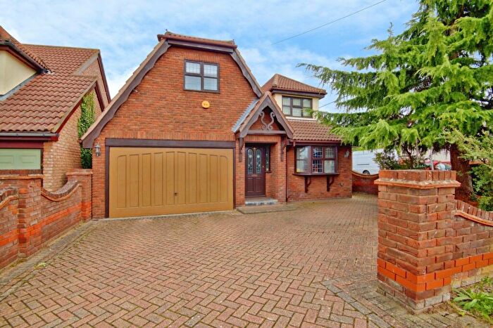 4 Bedroom Detached House For Sale In Westlake Avenue, Bowers Gifford, Basildon, SS13