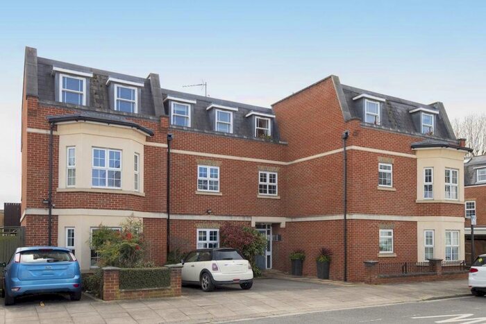 2 Bedroom Flat To Rent In Graham Road, London, W4