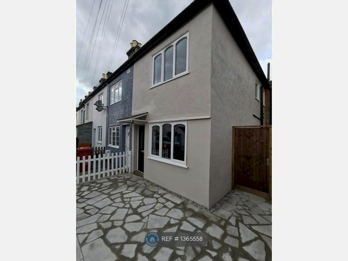 3 Bedroom End Of Terrace House To Rent In North Road, Bromley, BR1