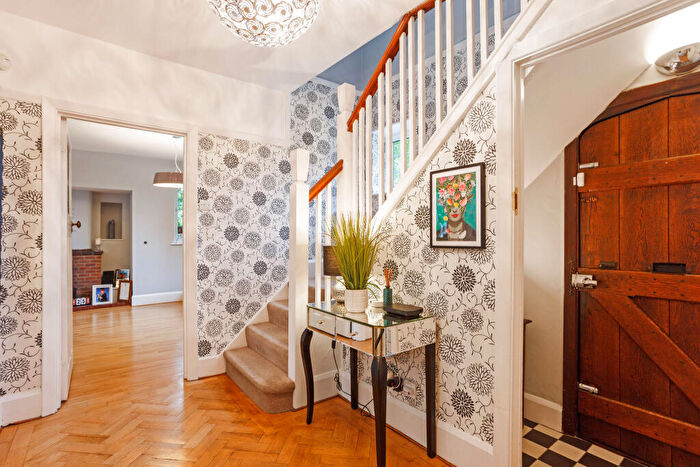 4 Bedroom Detached House For Sale In Avenue Road, Farnborough, GU14