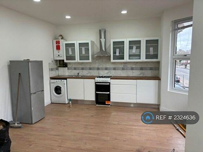 2 Bedroom Flat To Rent In Romford, Romford, RM1