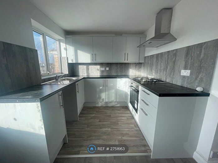 4 Bedroom Detached House To Rent In Farm View Road, Rotherham, S61