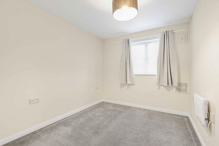 2 Bedroom Flat For Sale In Newcombe Gardens, Hounslow, TW4