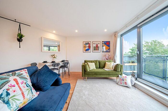2 Bedroom Flat For Sale In Chapter Way, Colliers Wood, SW19