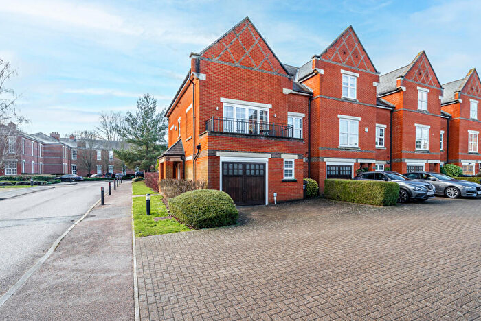 3 Bedroom End Of Terrace House For Sale In Beningfield Drive, London Colney, St. Albans, Hertfordshire, AL2