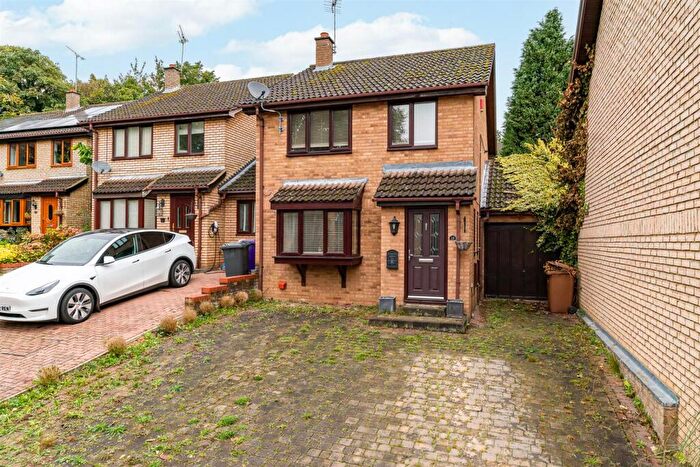 3 Bedroom Semi-Detached House For Sale In The Brambles, Welwyn, AL6