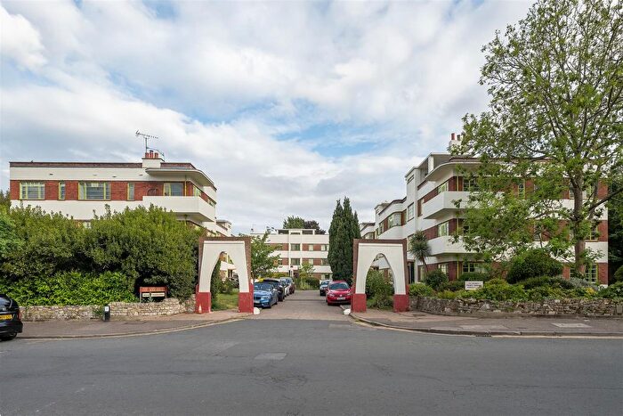 2 Bedroom Flat For Sale In Grosvenor Road, Wanstead, E11