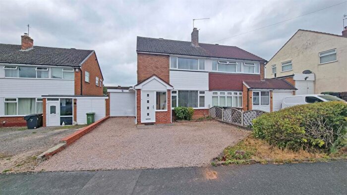 3 Bedroom Semi-Detached House For Sale In Wythwood Road, Hollywood, B47