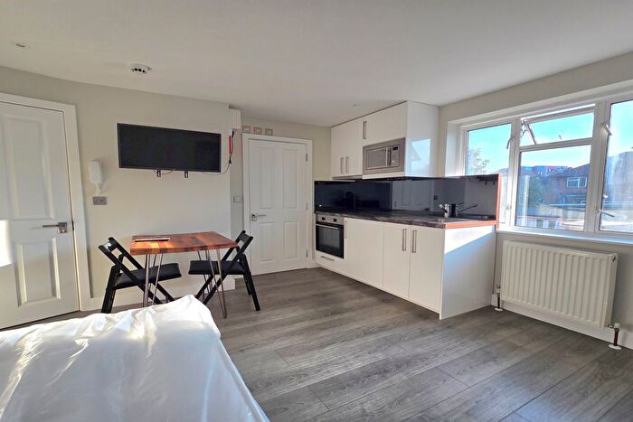 Studio To Rent In St. Andrews Road, W3