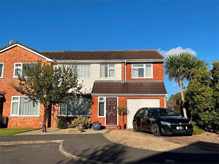 4 Bedroom Semi-Detached House To Rent In Scafell Close, Taunton, TA1