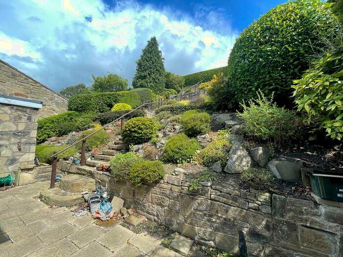 2 Bedroom Detached House For Sale In Clough Way, Fenay Bridge, Huddersfield, HD8