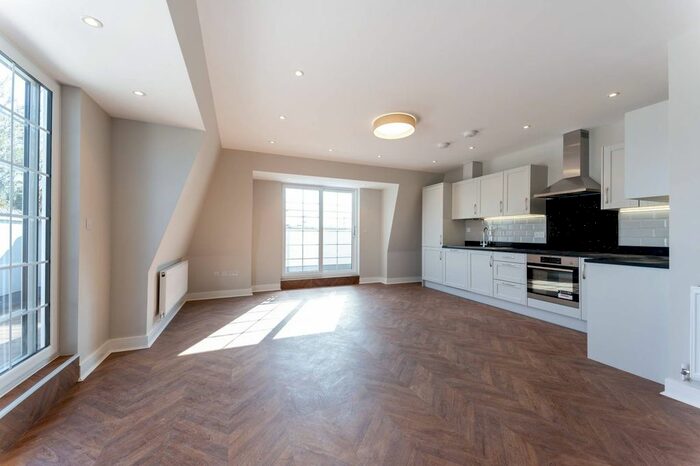 1 Bedroom Flat To Rent In High Street, Shepperton, TW17