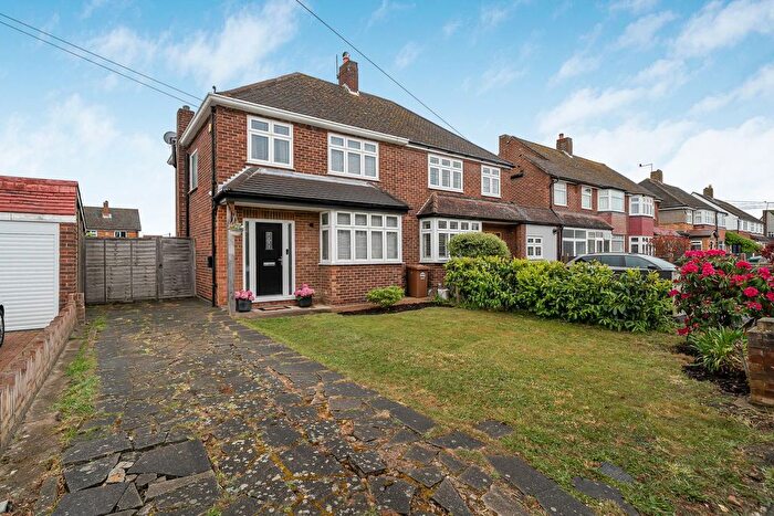 3 Bedroom Semi-Detached House For Sale In Selby Road, Ashford, TW15