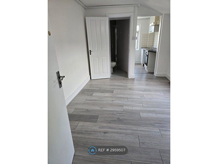 Studio To Rent In Chestnut Rise, London, SE18