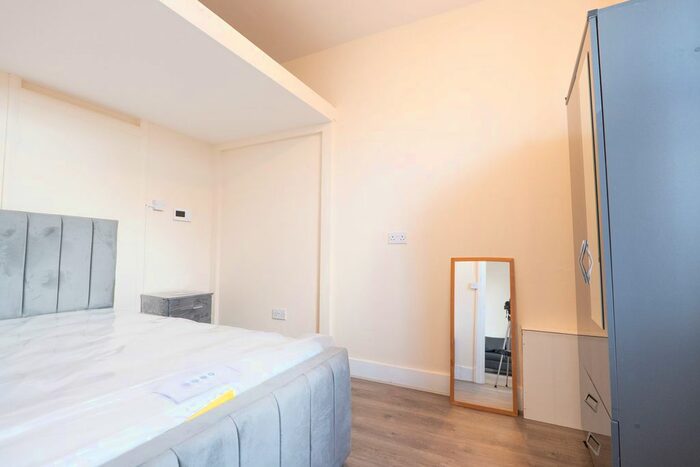 1 Bedroom Flat To Rent In Cromwell Road, Earls Court, London, SW5
