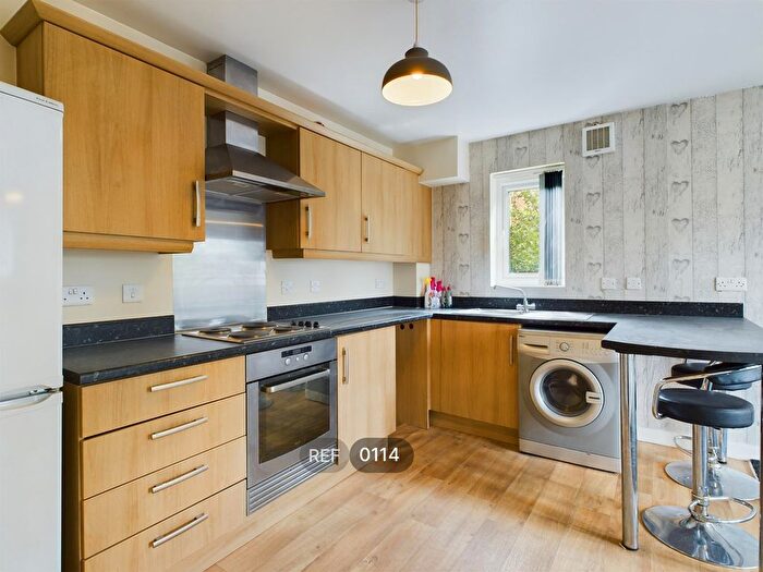 2 Bedroom Flat To Rent In Woodheys Park, Kingswood, HU7
