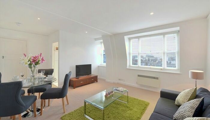 2 Bedroom Flat To Rent In Hill Street, Mayfair, London, W1J