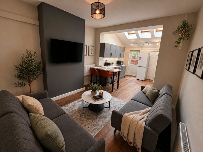 4 Bedroom House To Rent In Lottie Road - Bed, Selly Oak, West Midlands, B29