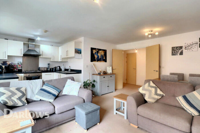 2 Bedroom Apartment For Sale In Overstone Court, Cardiff, CF10