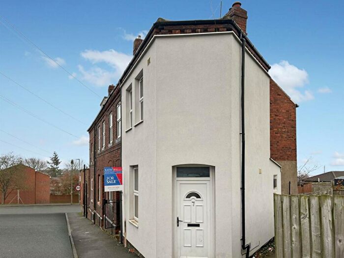 1 Bedroom End Of Terrace House For Sale In Barras Garth Road, Wortley, Leeds, LS12