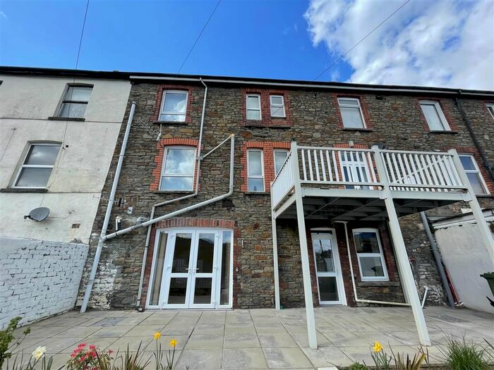 2 Bedroom Flat To Rent In Gladstone Street, Cross Keys, Newport, NP11