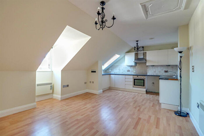 2 Bedroom Apartment For Sale In Forge Way, Southend-on-sea, SS1