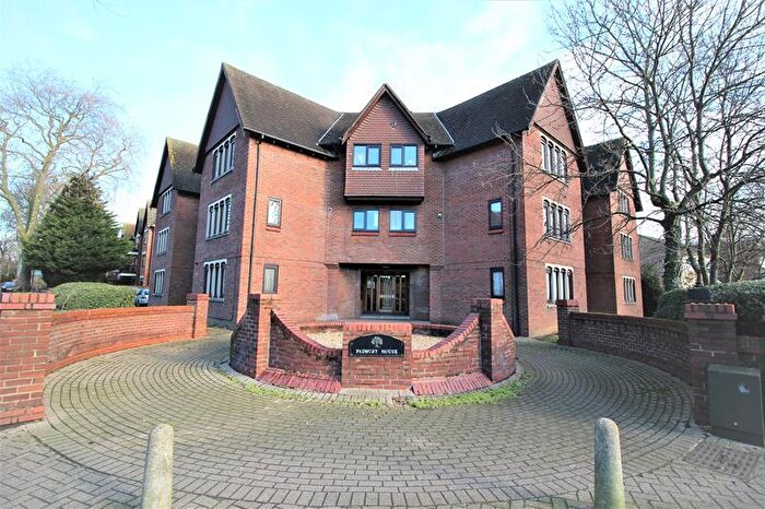 2 Bedroom Flat To Rent In Padbury House, Bromham Road, MK40