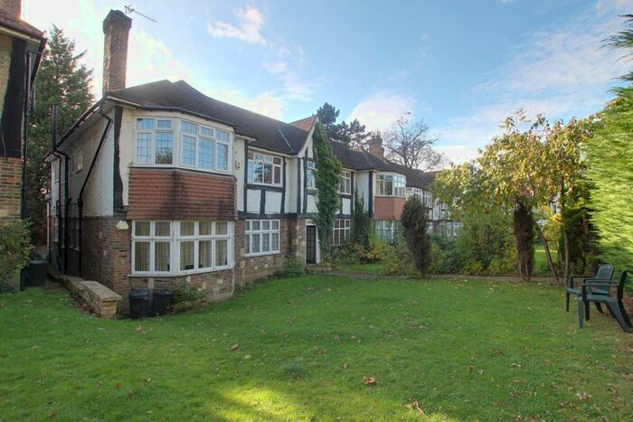3 Bedroom Flat To Rent In The Knoll, Beckenham, BR3