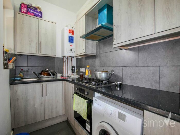 2 Bedroom Flat To Rent In Villiers Road, Southall, Middlesex, UB1