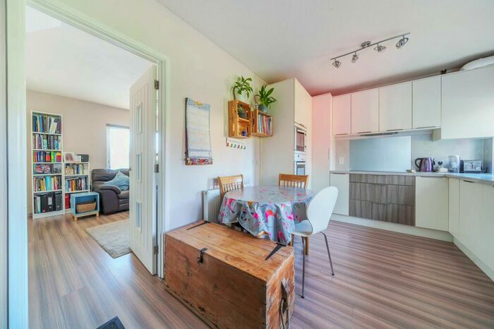 3 Bedroom End Of Terrace House For Sale In Park Close, Silverton, EX5