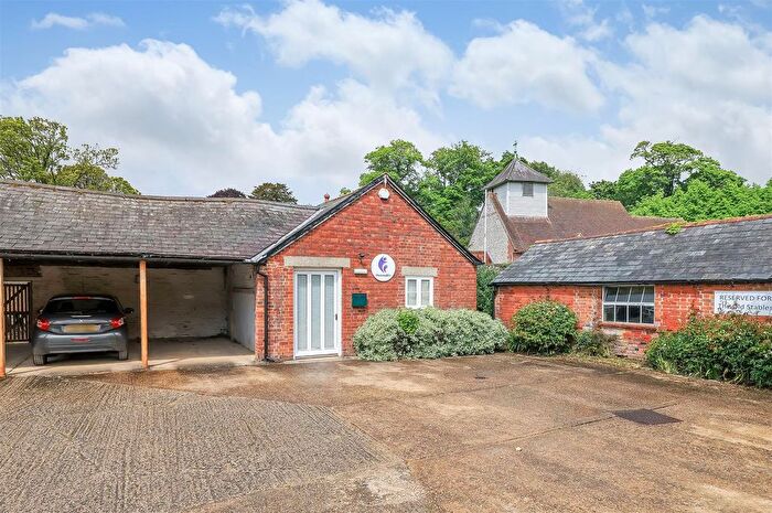 Barn Conversion For Sale In Manor Farm, Dummer, RG25