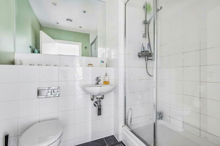 3 Bedroom Flat To Rent In Hay Currie Street, London, E14