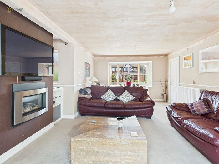 4 Bedroom Detached House For Sale In Moat Drive, Drayton Bassett, Tamworth, B78