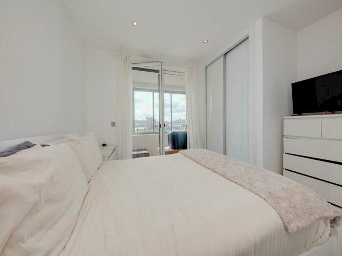 1 Bedroom Flat For Sale In Rendel Apartments, Lockside Way, Royal Docks, E16