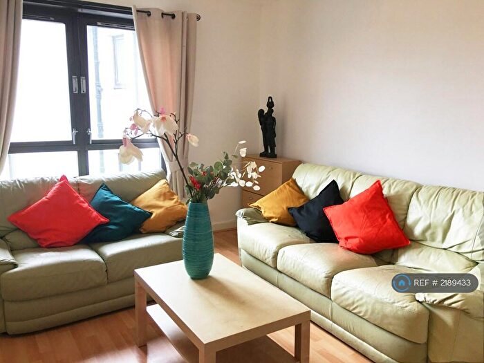 3 Bedroom Flat To Rent In Froghall Place, Aberdeen, AB24