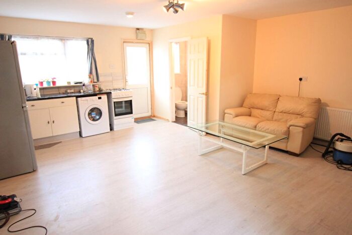 1 Bedroom Flat To Rent In Greenland Crescent, Southall, UB2
