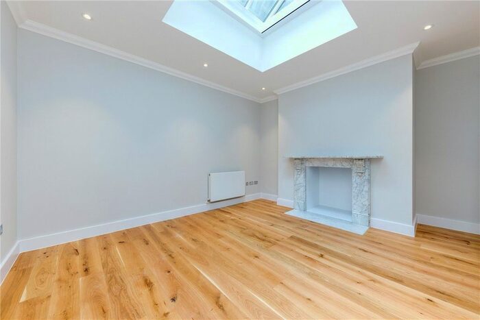 3 Bedroom Flat To Rent In Gloucester Place, London, W1U