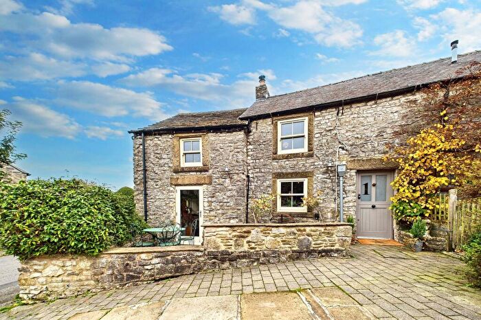 2 Bedroom Semi-Detached House For Sale In Main Street, Taddington, SK17