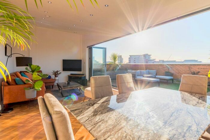 2 Bedroom Penthouse To Rent In Merchants Quay, East Street, Leeds, LS9