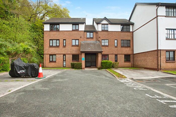 2 Bedroom Flat For Sale In Crabtree Close, Plymouth, Devon, PL3