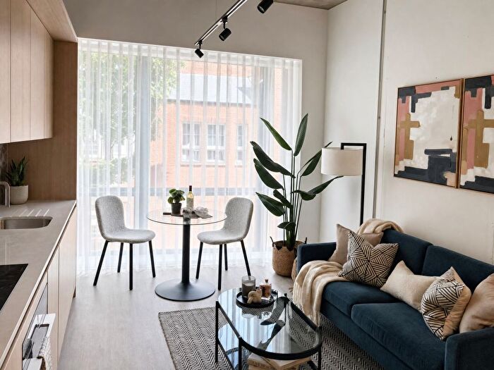 1 Bedroom Flat To Rent In Hammersmith Rd, London, W6